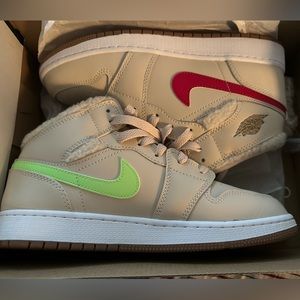 Jordan 1 Fleece Pearl White